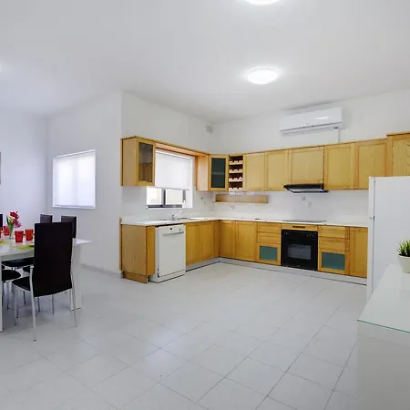 Apartament Marvellous Seafront In *